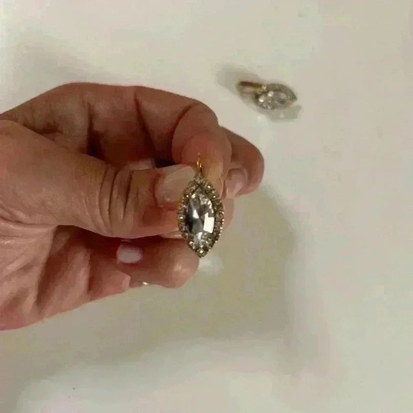 BNIB Stella and Dot Duchess Studs - Picture 3 of 11